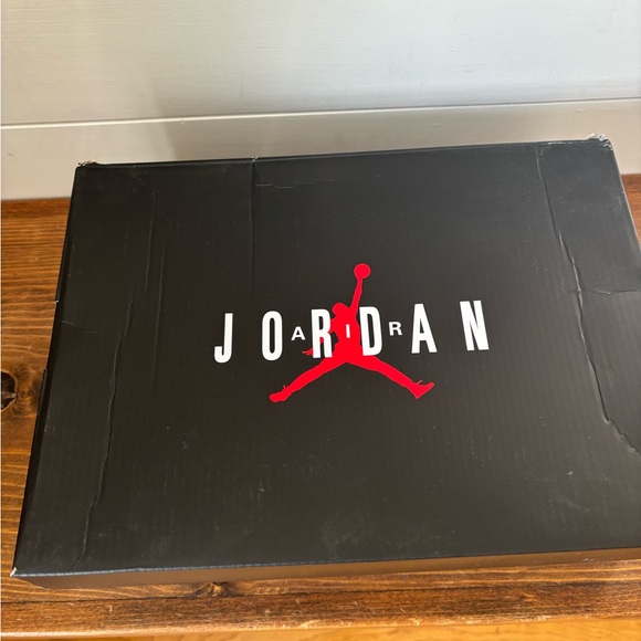Jordan MVPs size 6Y - Picture 6 of 6